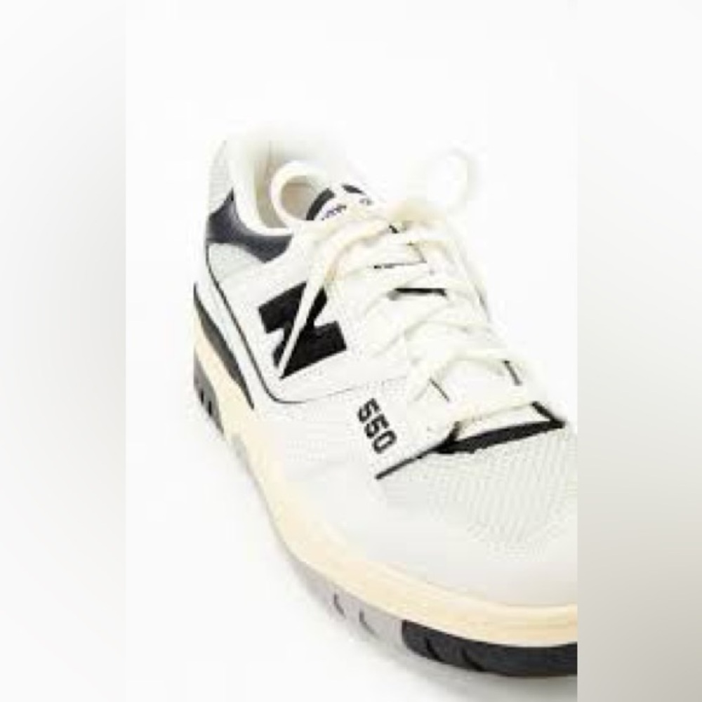New Balance 550 Women’s White and Black Retro Trainer Size 5.5